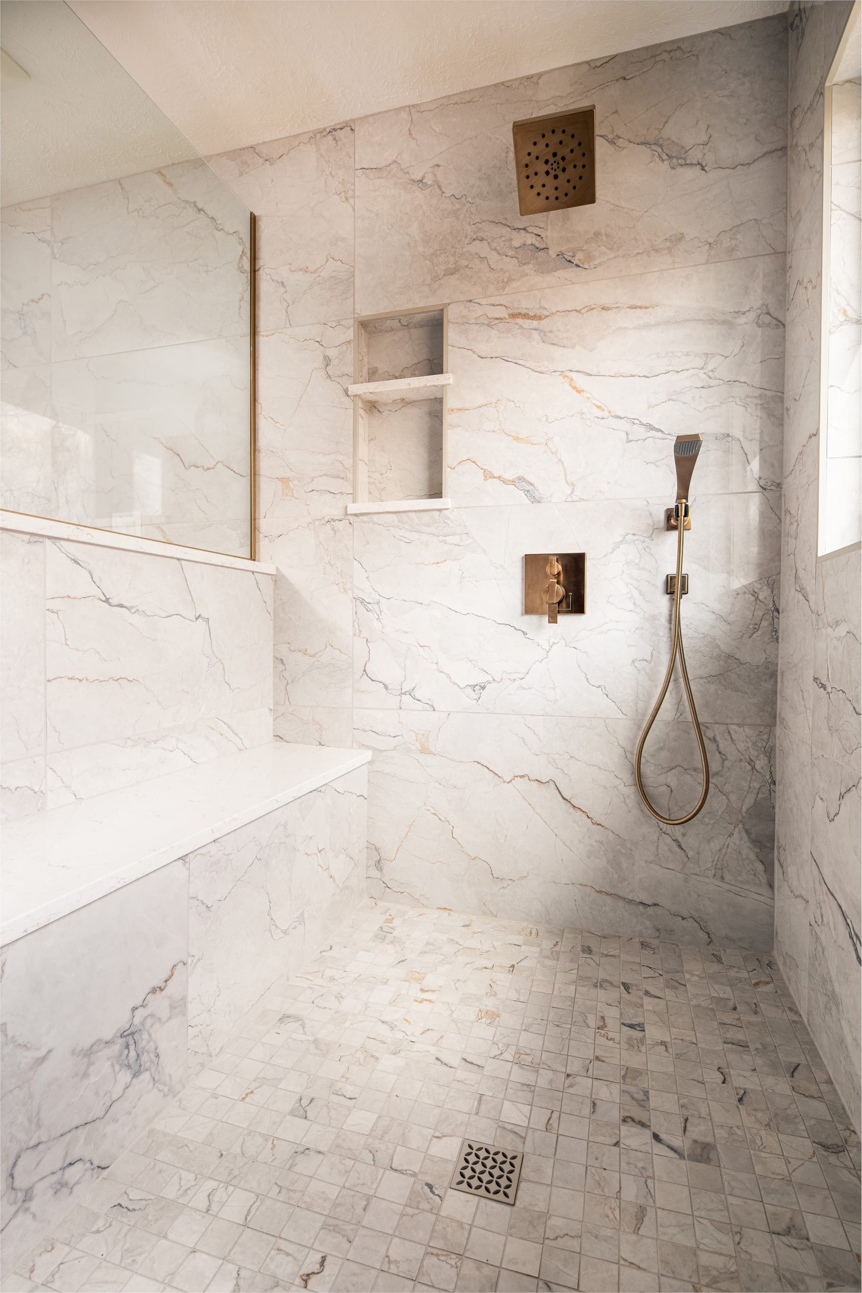 Shower with shelves
