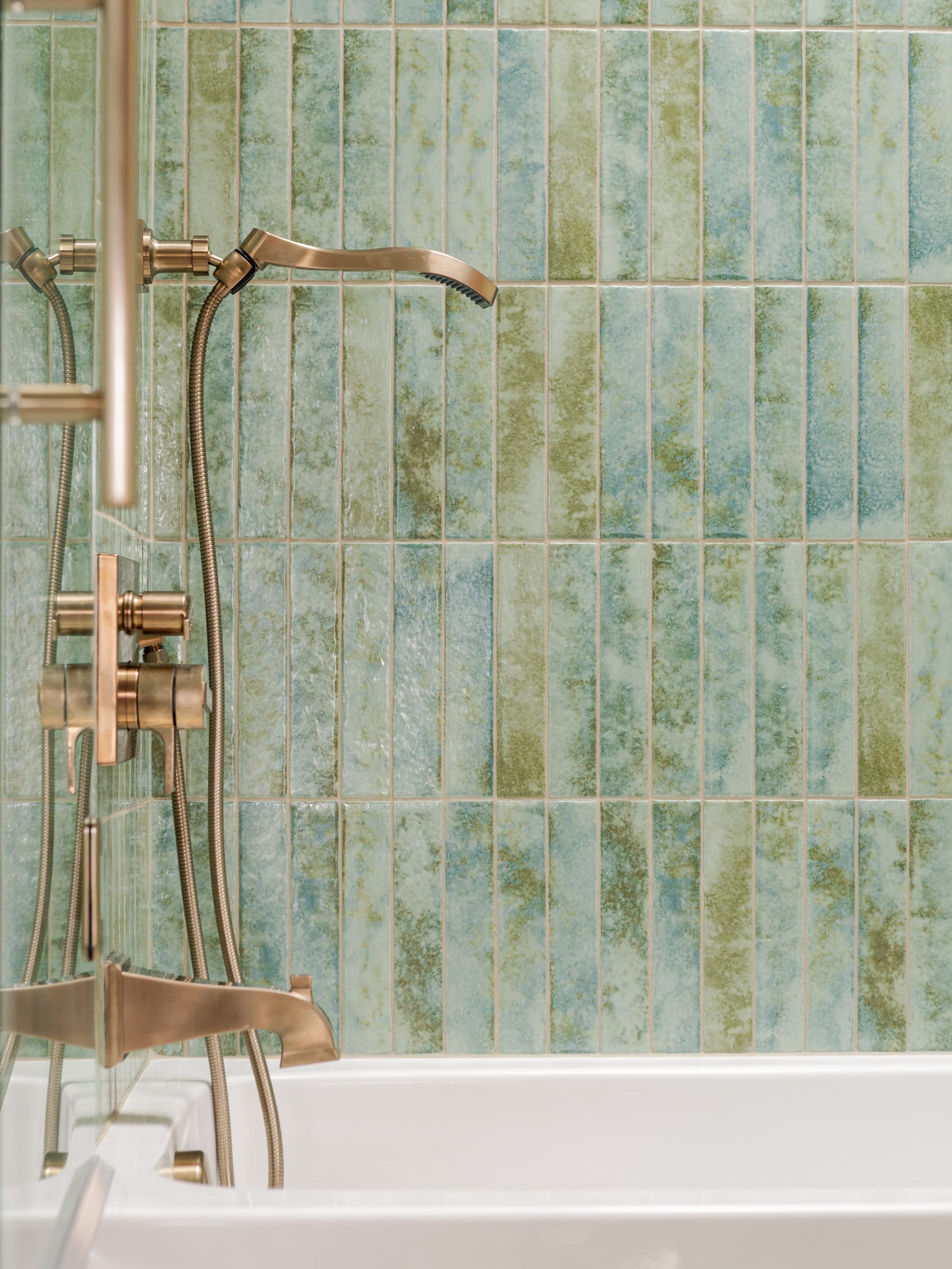 tub with shower